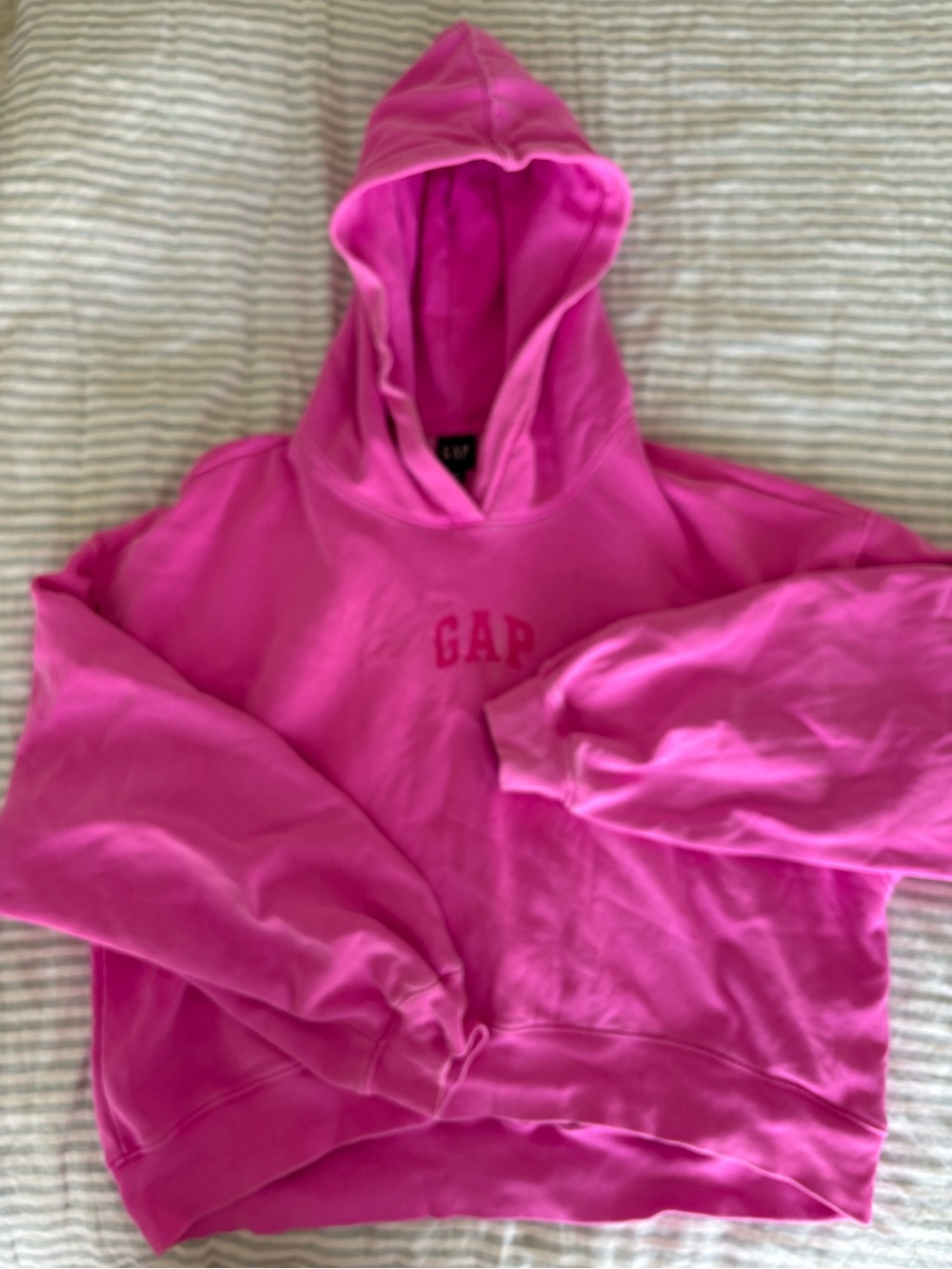 Women’s VintageSoft Crop Logo Hoodie | Gap - Picture 4 of 10